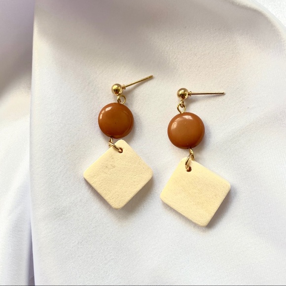 💕LAST ONE Hot Pick Wood Resin Drop Earrings - Picture 6 of 9